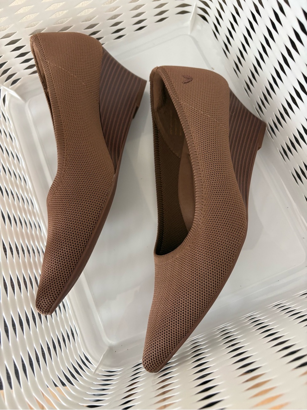 VIVAIA Pointed Toe Knit Wedge Pumps Brown Sustainable Shoes Size 39 US 8 - Picture 4 of 8